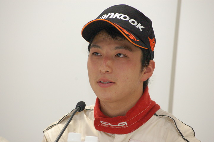 決勝記者会見: Nクラス優勝の蒲生尚弥（トムス）