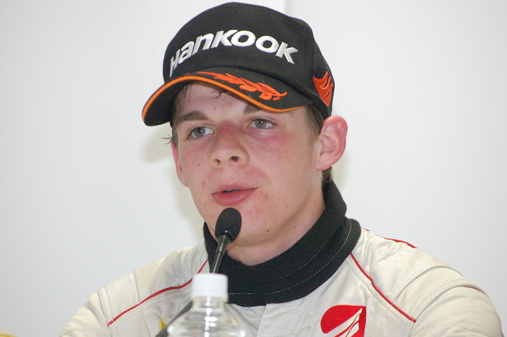 決勝記者会見: Nクラス2位のギャリー・トンプソン（KCMG）