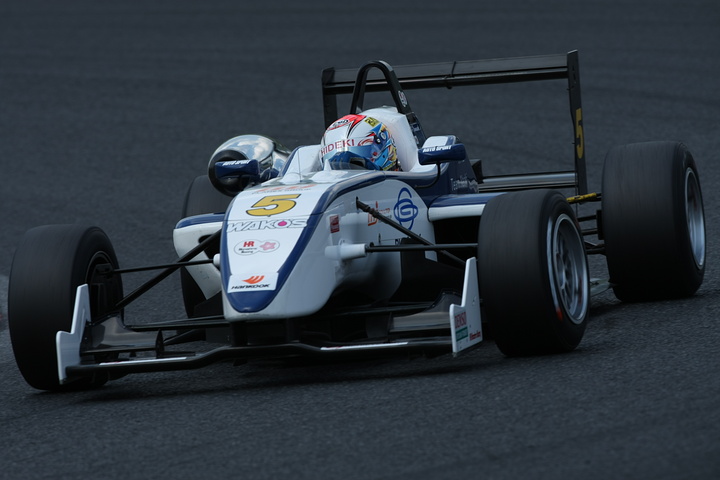 ポールポジションは、山内英輝（ハナシマ）。参戦3戦目での快挙！