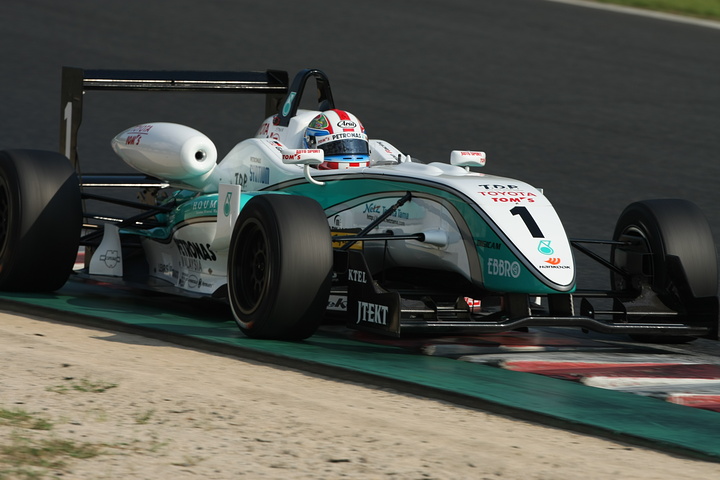 2位の国本雄資（トムス）の連勝は10で止まったが、このレースで今シーズンのF3チャンピオンを決めた