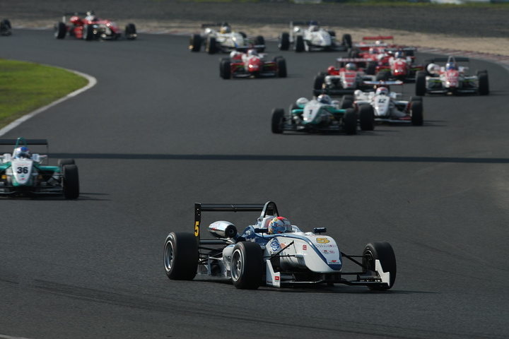 18周の決勝レースがスタートした