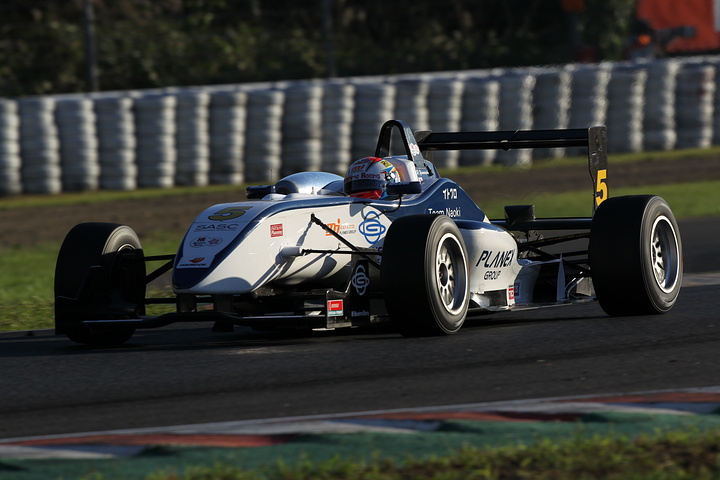 ポールポジションからスタートしたものの2位でフィニッシュした山内英輝（ハナシマ）