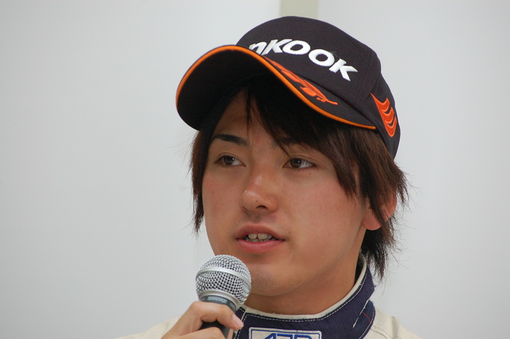 決勝記者会見: Nクラス優勝の千代勝正（ルボーセ）