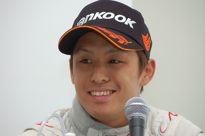 決勝記者会見: 3位の関口雄飛（スリーボンド）