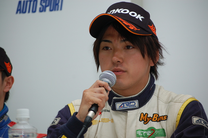 決勝記者会見 :Nクラス2位の千代勝正（ルボーセ）