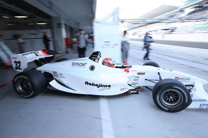 予選に出撃する小暮卓史（ナカジマ）