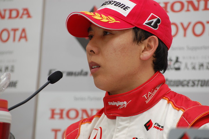 ポールポジションの小暮卓史（ナカジマ）