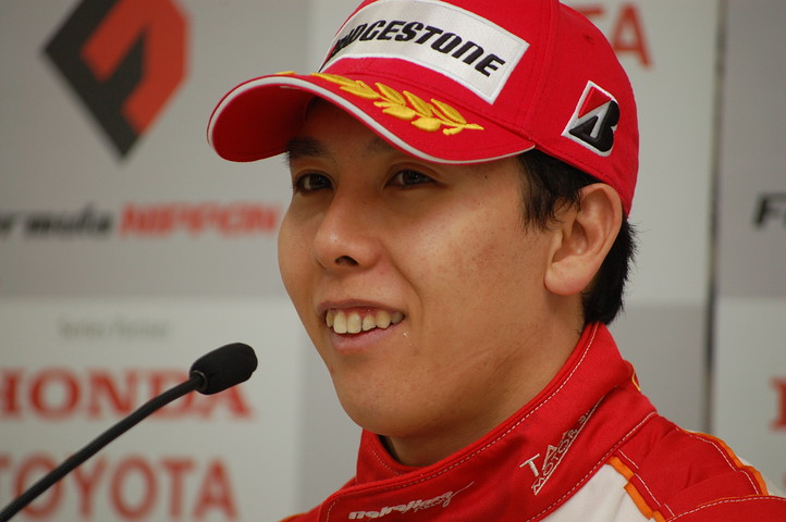 決勝記者会見: 優勝の小暮卓史（ナカジマ）