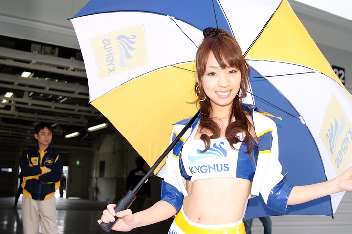 スターティンググリッド: キャンギャルその２