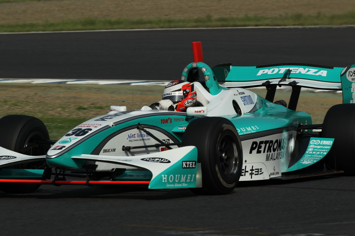 予選2位は、アンドレ・ロッテラー（トムス）