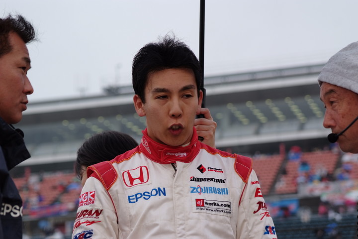 スターティンググリッド: 小暮卓史（ナカジマ）