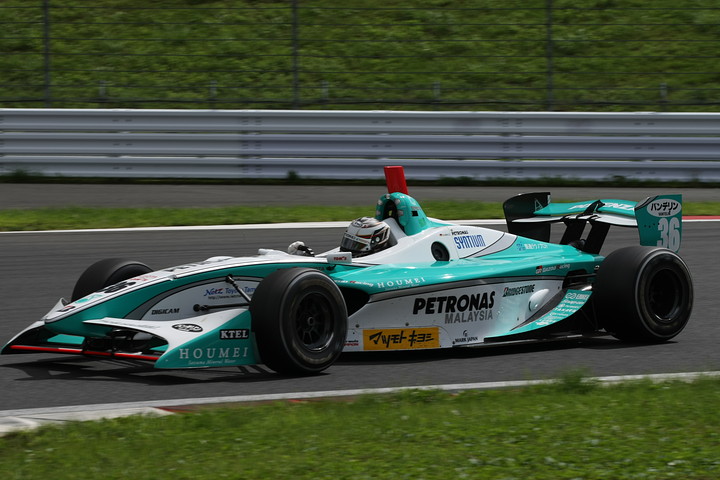 フリー走行1回目、2位はアンドレ・ロッテラー（トムス）