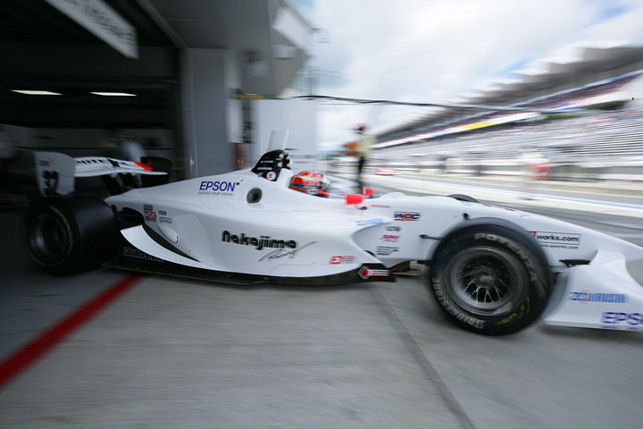 公式予選に出撃する小暮卓史（ナカジマ）