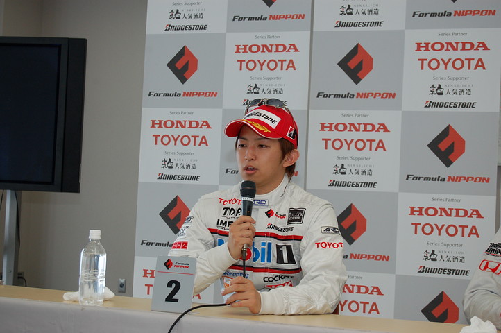 予選記者会見: 2位の平手晃平（インパル）