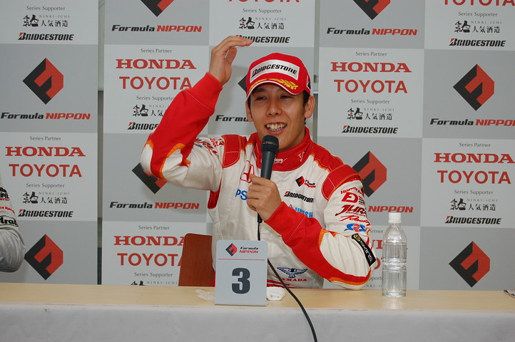 予選記者会見: 3位の小暮卓史（ナカジマ）