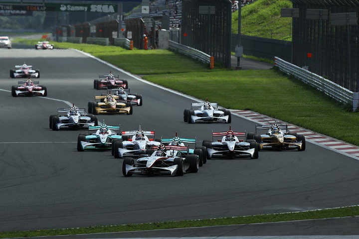 44周の決勝レースがスタートした