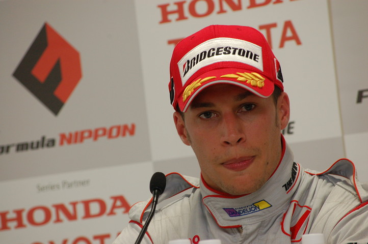 予選記者会見: 2位のロイック・デュバル（ダンデライアン）