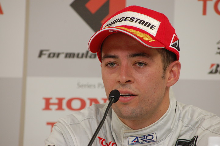 予選記者会見: 3位のジョアオ・パオロ・デ・オリベイラ（インパル）