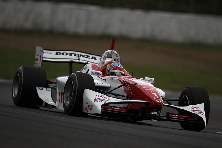 フリー走行1回目: トップタイムはコースレコードでロイック・デュバル（ダンデライアン）