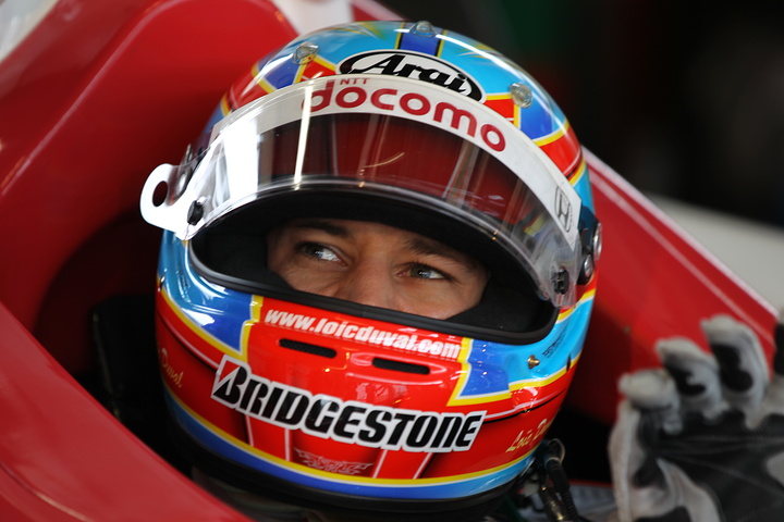 公式予選: コックピットのロイック・デュバル（ダンデライアン）