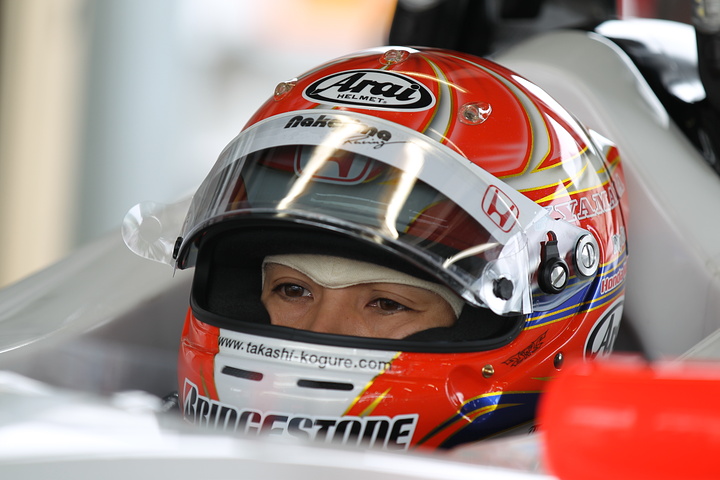公式予選: コックピットの小暮卓史（ナカジマ）