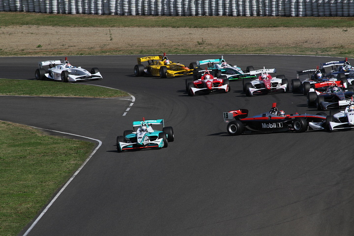 スタート直後2コーナーの多重クラッシュ #1