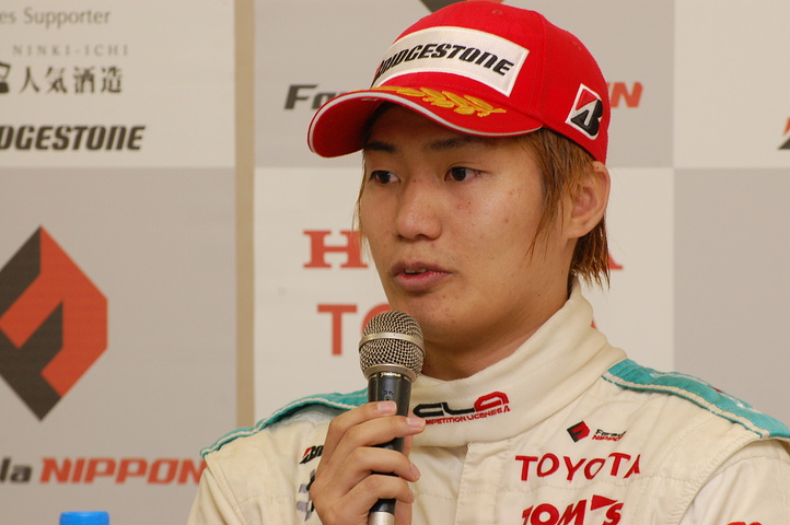 決勝記者会見: 優勝は、大嶋和也（トムス）