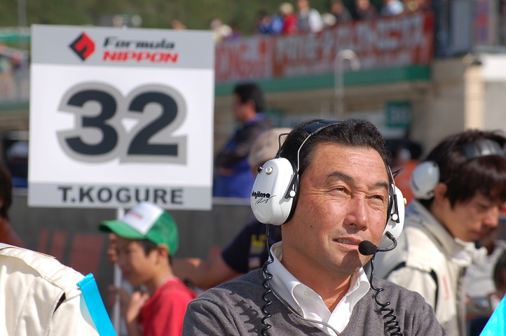 スターティンググリッド: 中嶋悟監督（ナカジマ）