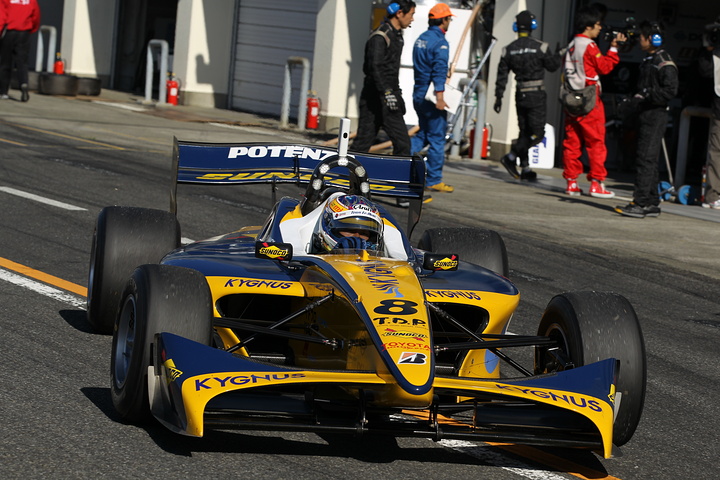 フリー走行2回目: ピットロードの石浦宏明（ルマン）