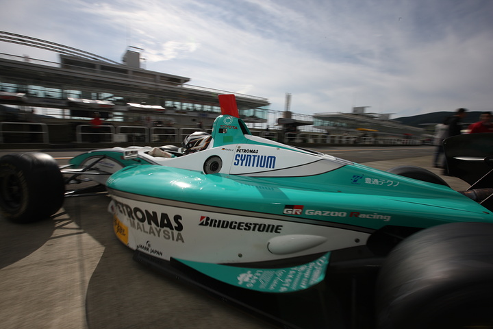 ポールポジションは、アンドレ・ロッテラー（トムス）