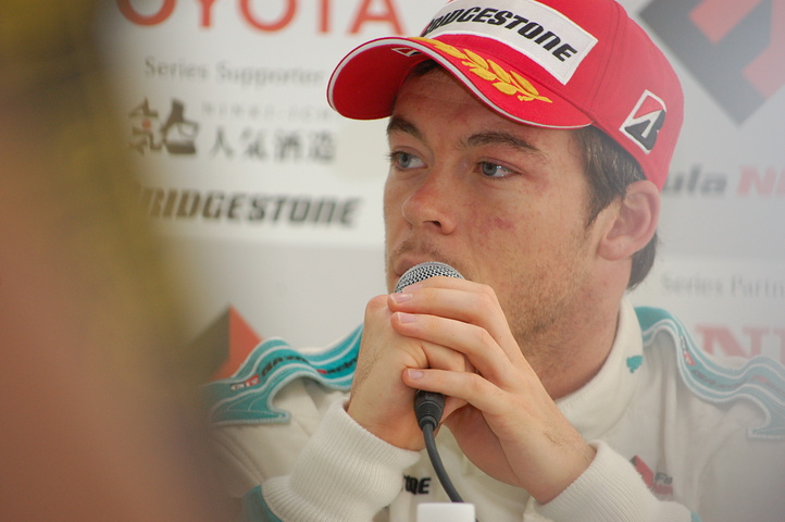 決勝記者会見: 優勝のアンドレ・ロッテラー（トムス）