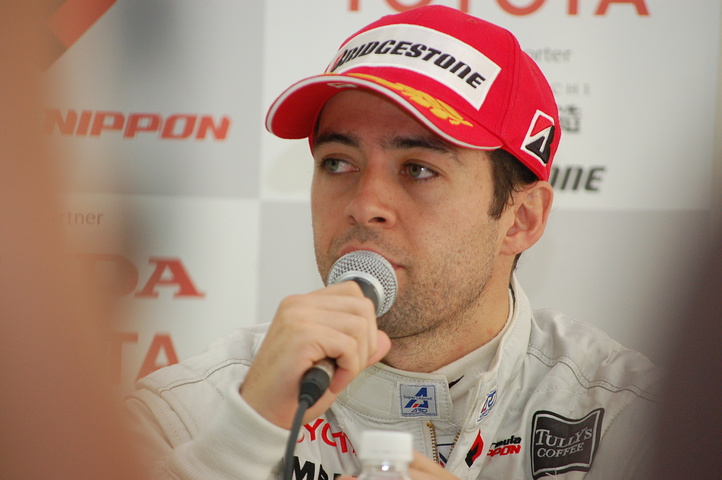 決勝記者会見: 2位のジョアオ・パオロ・デ・オリベイラ（インパル）