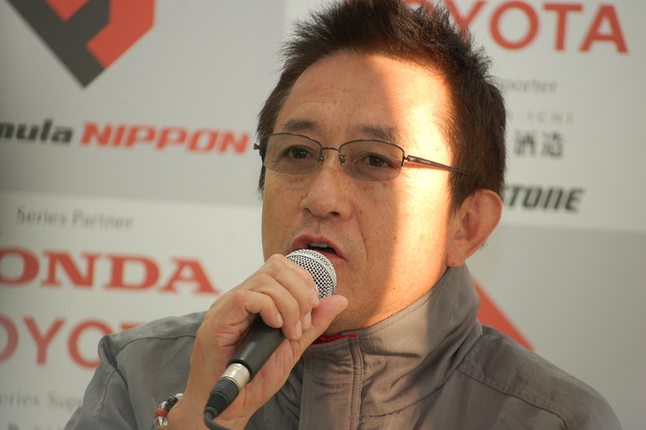 決勝記者会見: 優勝チーム監督の館信秀氏