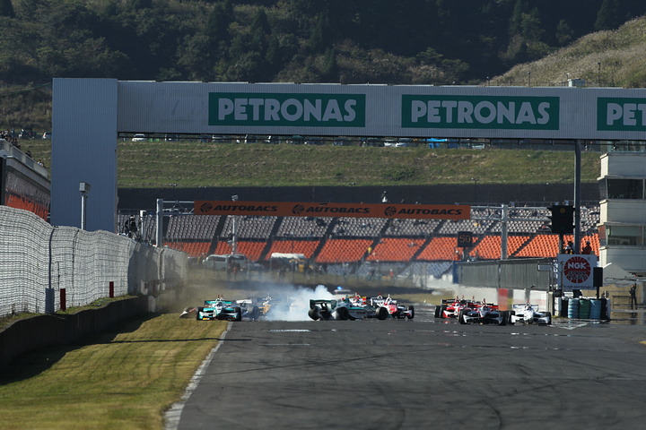 大波乱のスタートシーン #3