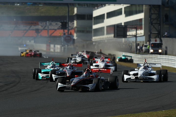 大波乱のスタートシーン #8