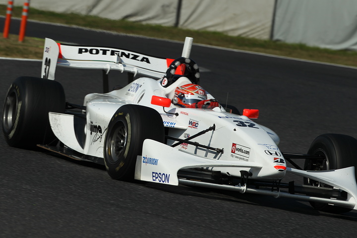 第1レース4位、第2レース2位の小暮卓史（ナカジマ）