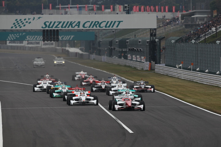 20周の第1レースがスタートした #1