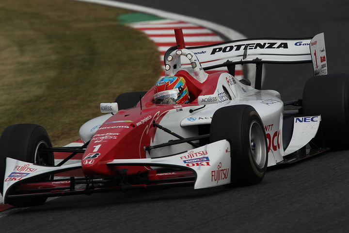 第2レース決勝: 4位に入ったロイック・デュバル（ダンデライアン）は、シリーズ3位