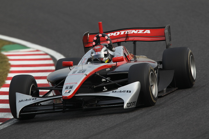 第2レース決勝: 優勝はジョアオ・パオロ・デ・オリベイラ（インパル）でシリーズチャンピオンも手中に