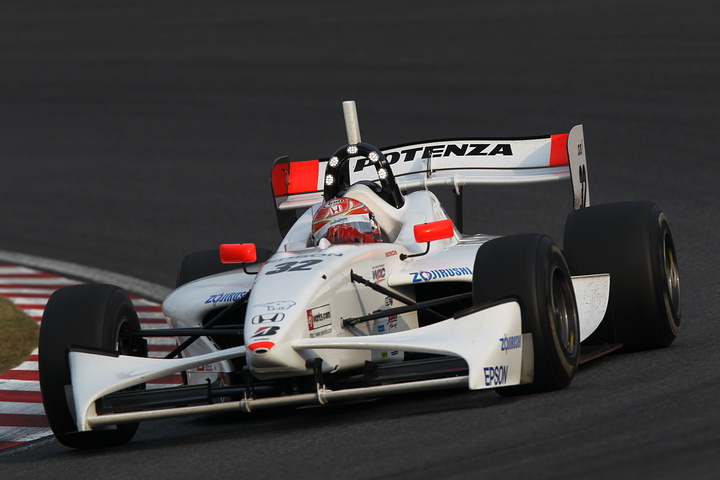 第2レース決勝: 3位は小暮卓史（ナカジマ）