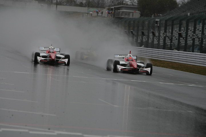 鈴鹿ファン感謝デー: フォーミュラ・ニッポンのデモレースが行われた。