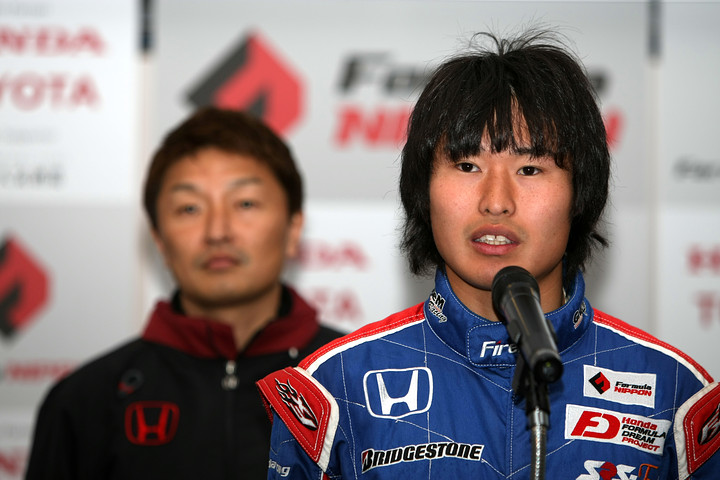 2010フォーミュラ・ニッポン体制発表会: 塚越広大（HFDP RACING）