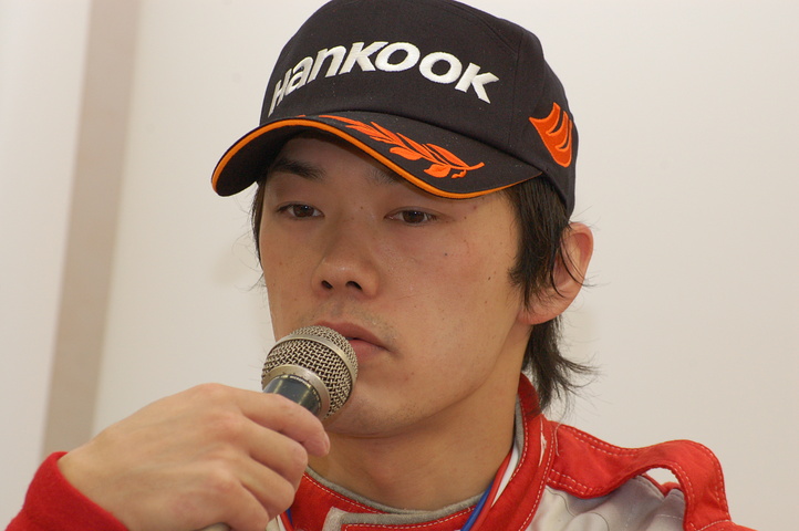 決勝記者会見: 2位は、嵯峨宏紀（ルボーセ）