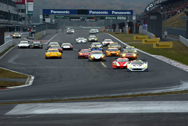 JAFGP、GT300クラス、22周の第2レースがスタートした