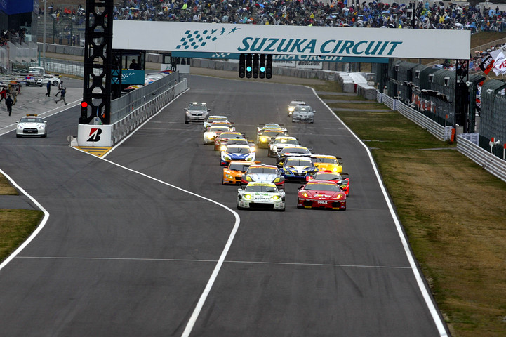 決勝、GT300クラスがスタートした