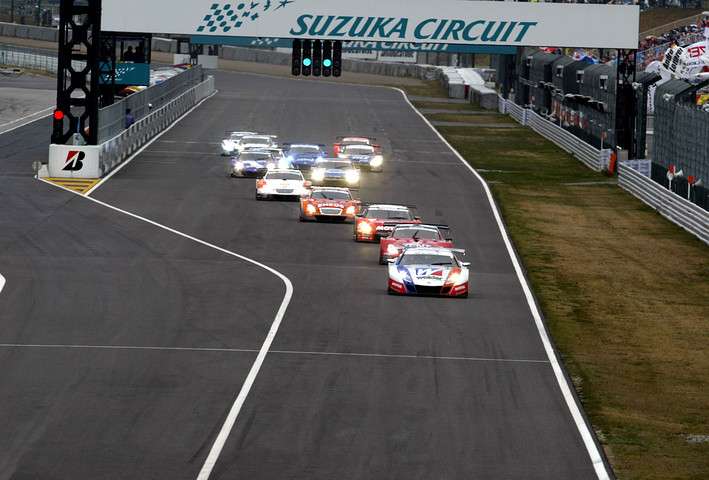 決勝、GT500クラスがスタートした