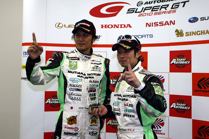 ノックダウン予選、300クラスPPを獲得した、谷口信輝と折目遼