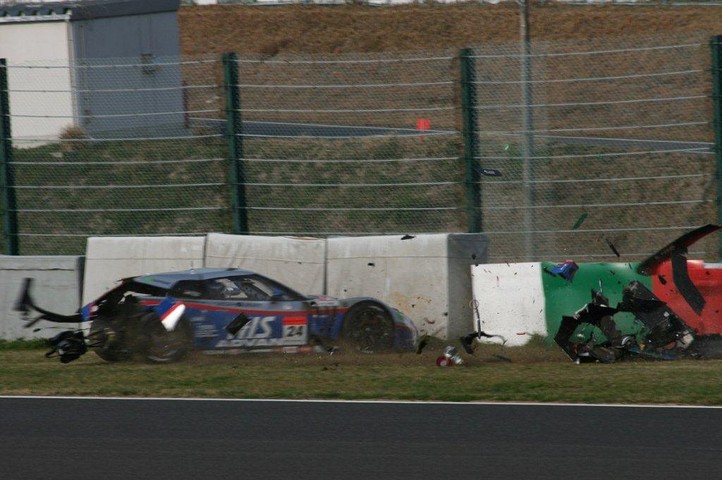 ノックダウン予選: セッション2でクラッシュするジョアオ・パオロ・デ・オリベイラ #3