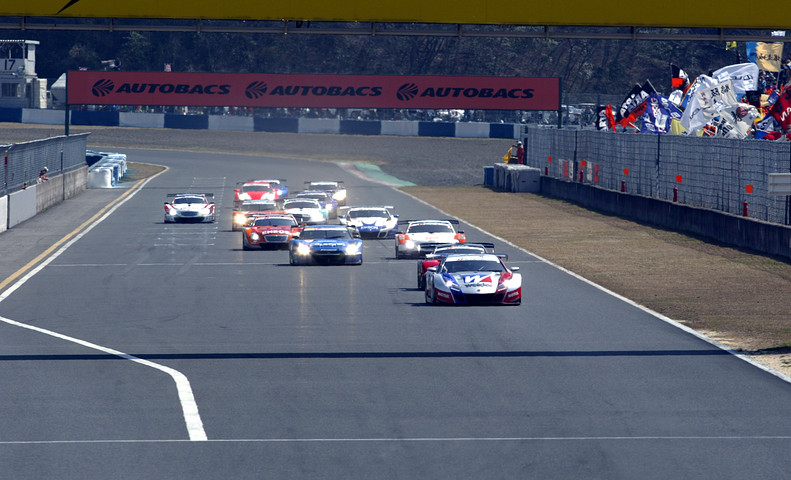 82周の決勝レースがスタートした（GT500）