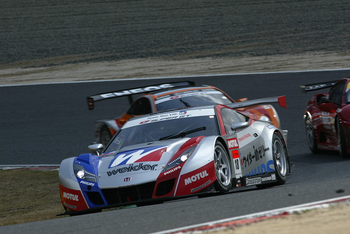 GT500クラス、ポールポジションは（ウイダーHSV-010（小暮卓史／ロイック・デュバル組）